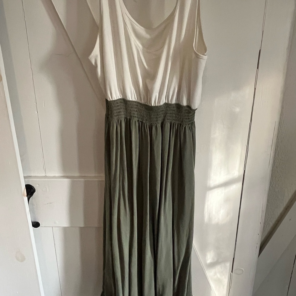 Women's Two-Tone Sleeveless Midi Dress - White and Olive